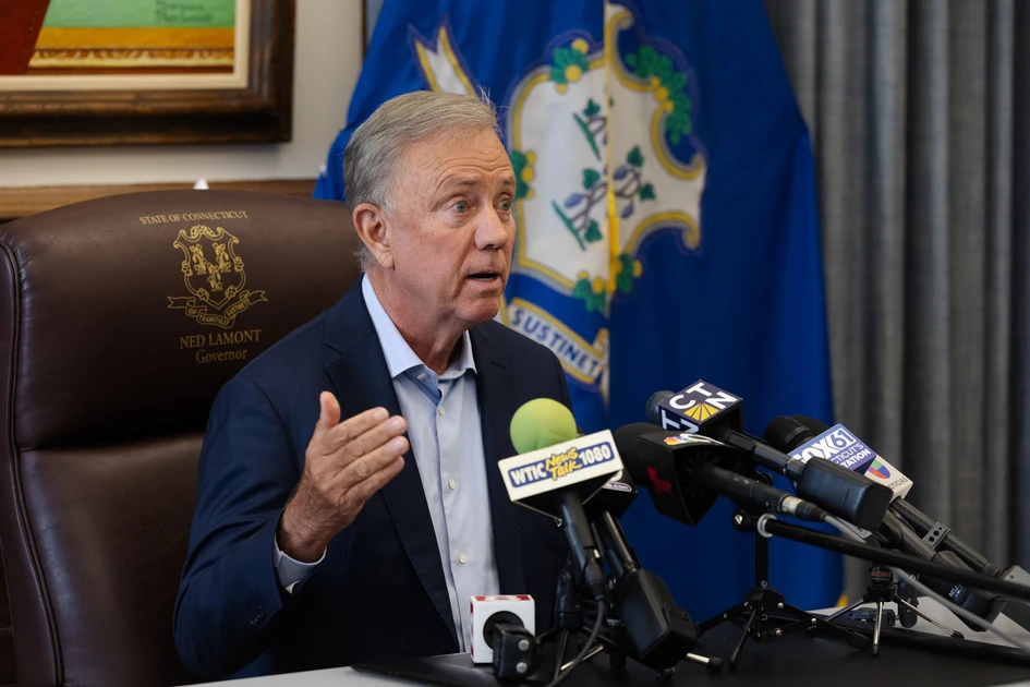 Lamont flirts with his first CT budget deficit