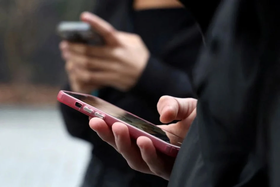 Teen reading slumps to worst this century due to surge in screen time