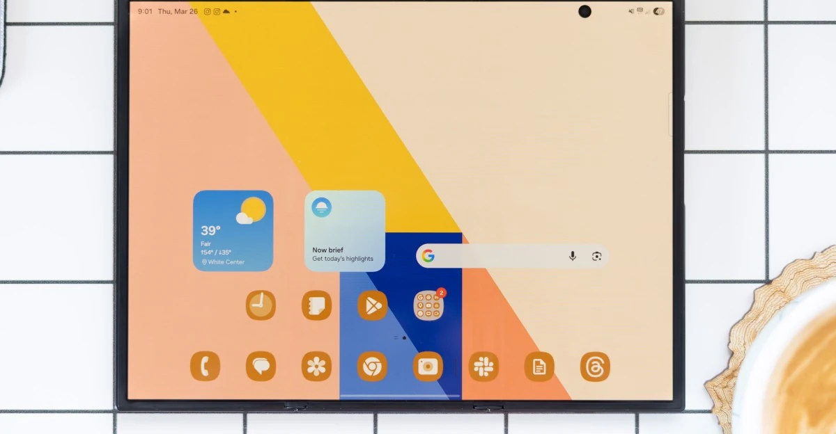 My brief, weird time with the Samsung TriFold