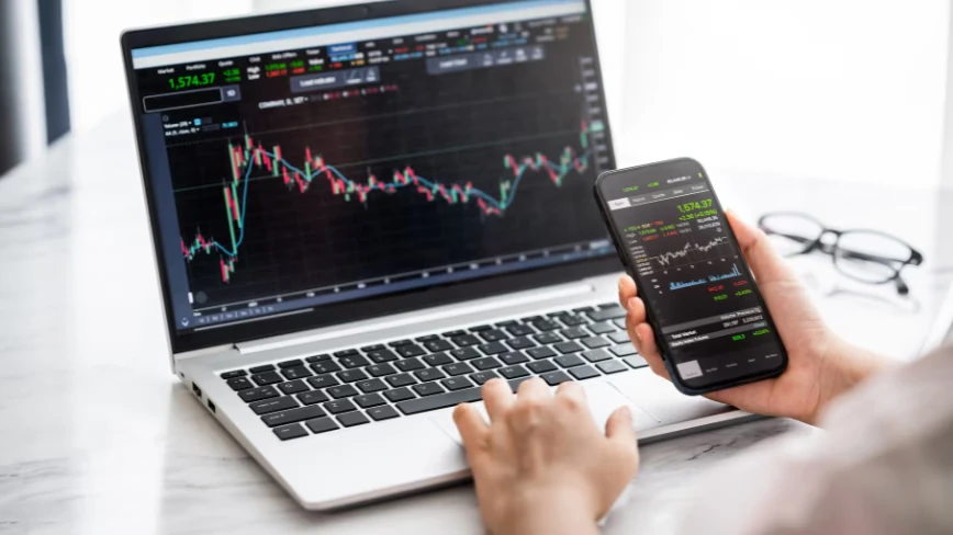 Robinhood is letting AI agents trade stocks and spend money on your credit card