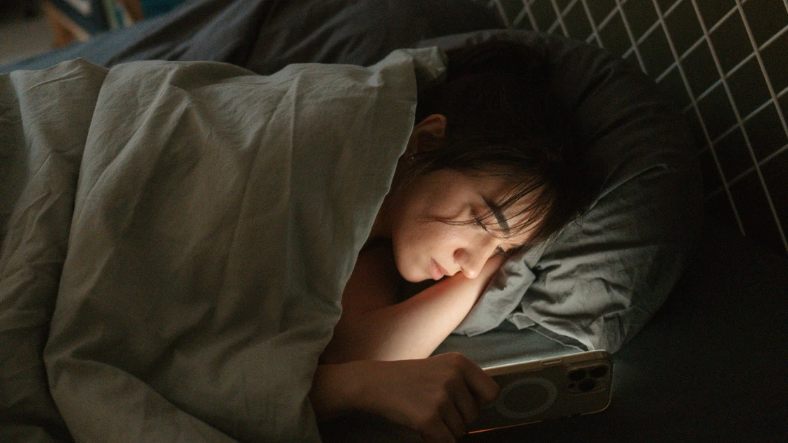 Scrolling social media for this long linked to depression, study ...
