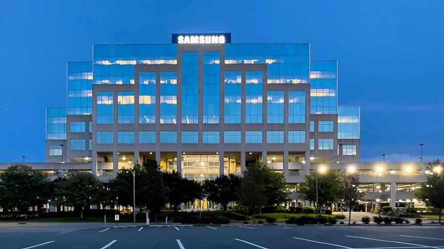 Samsung and its union meet Monday in a last attempt to prevent an 18-day chip factory strike