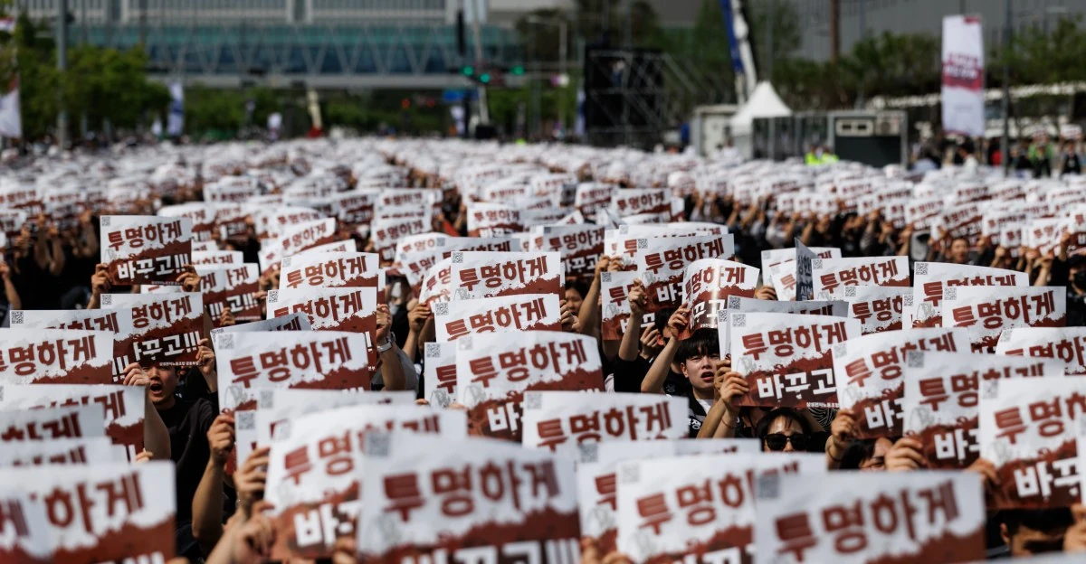 Samsung workers set to strike at worst possible time
