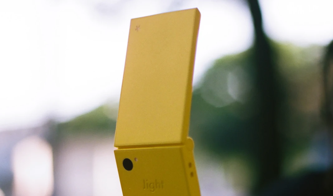 Light Flip is a minimalistic, cheap flip phone that won't distract you