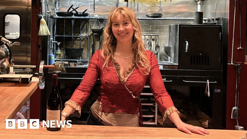 Why some US restaurants are banning tips