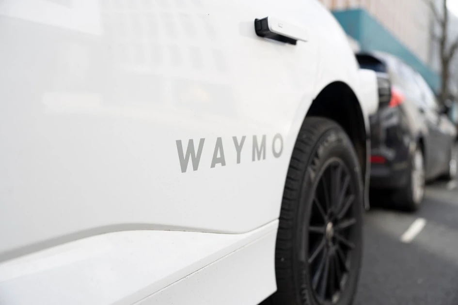 Feds demand autonomous vehicle companies stop interfering with first responders