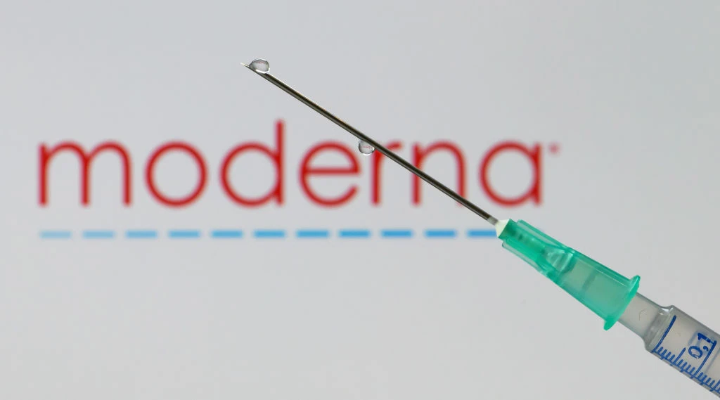 FDA advisors unanimously vote to approve Moderna's mRNA after agency drama