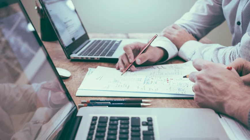 The handoff tax: What it costs when your rep is alone on the call