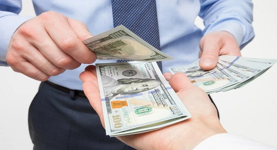 How to Get Your First 100 Paying Customers: A Step-by-Step Guide - Tech Startups