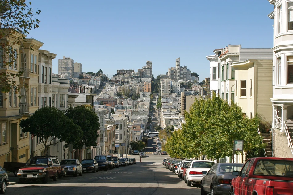 Starter Homes Are Piling Up While Luxury Homes Fly Off the Market