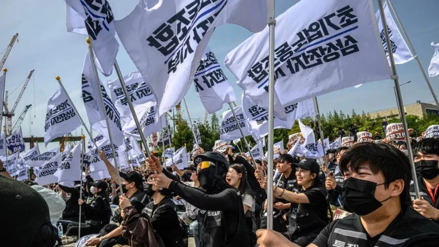 Samsung’s appliance workers plan a rally over the bonuses going to chip staff