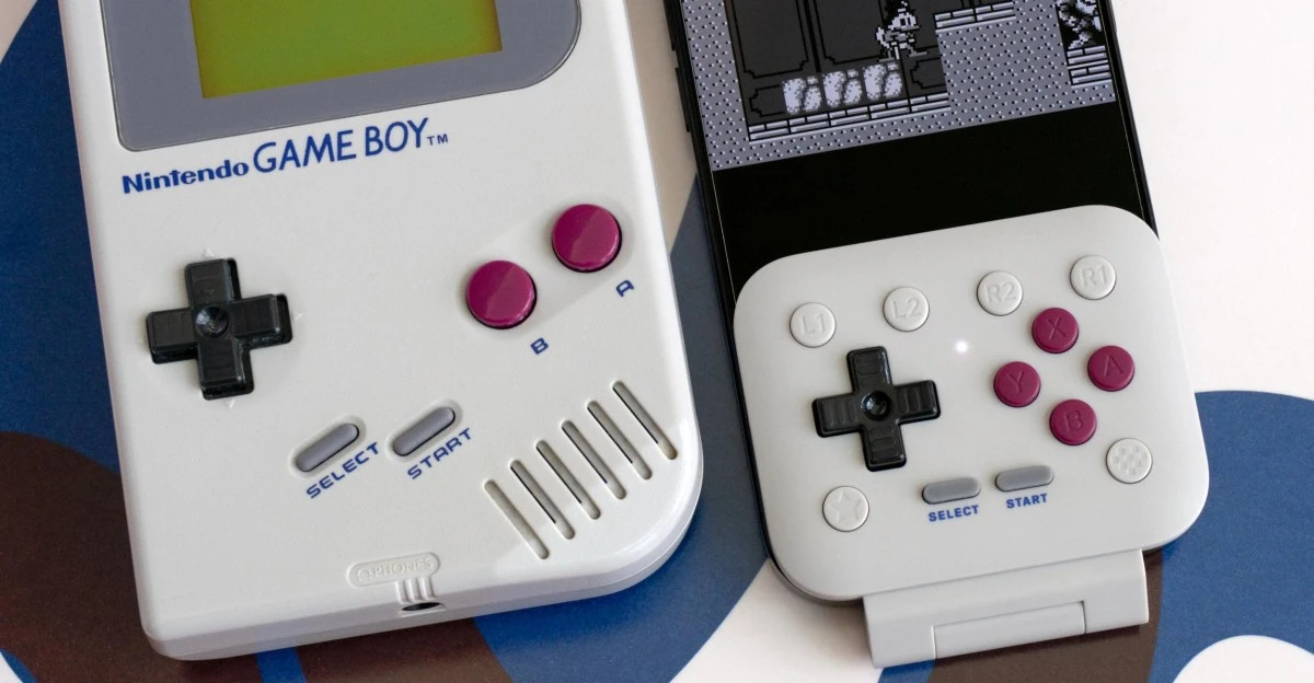 8BitDo’s FlipPad is the most pocketable way to turn your phone into a Game Boy