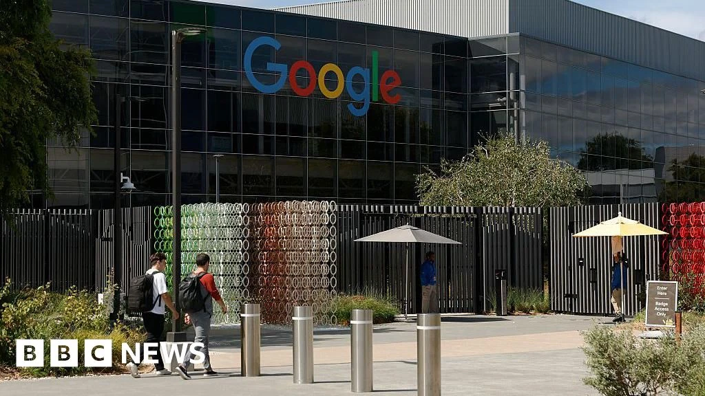 Hundreds of Google workers demand firm cuts ties with ICE