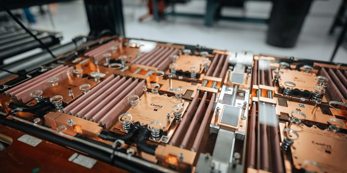 The Future Is Fanless: 100% Heat Capture for Liquid Cooled AI Servers