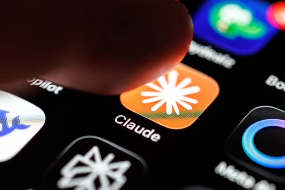 Claude down: Anthropic provides update as thousands report outages - Newsweek