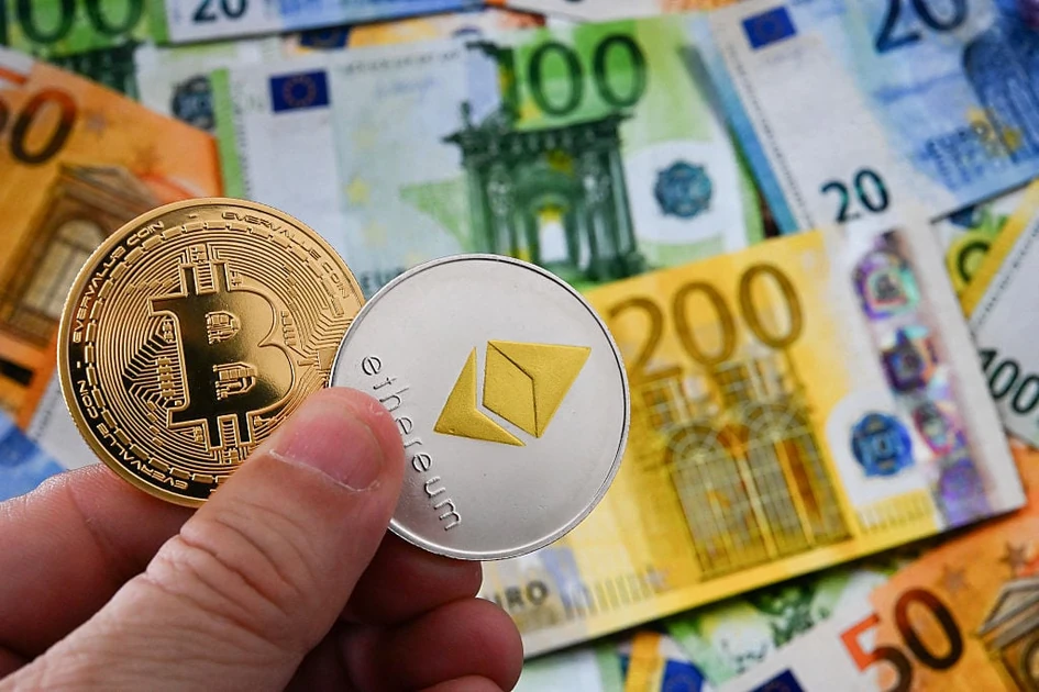 Bitcoin drops below $60,000, despite Trump's embrace