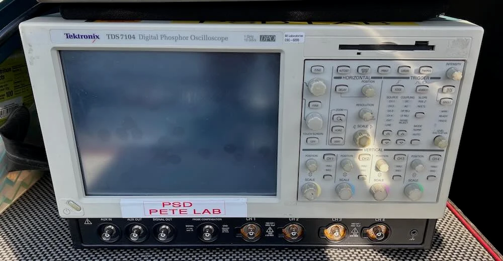 Refurbishing a Tektronix TDS7104 Oscilloscope