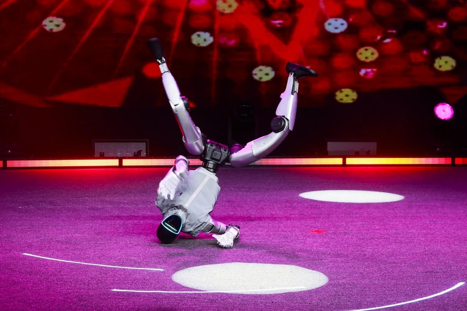 Employees had to restrain a dancing humanoid robot after it went wild at a California restaurant | TechCrunch