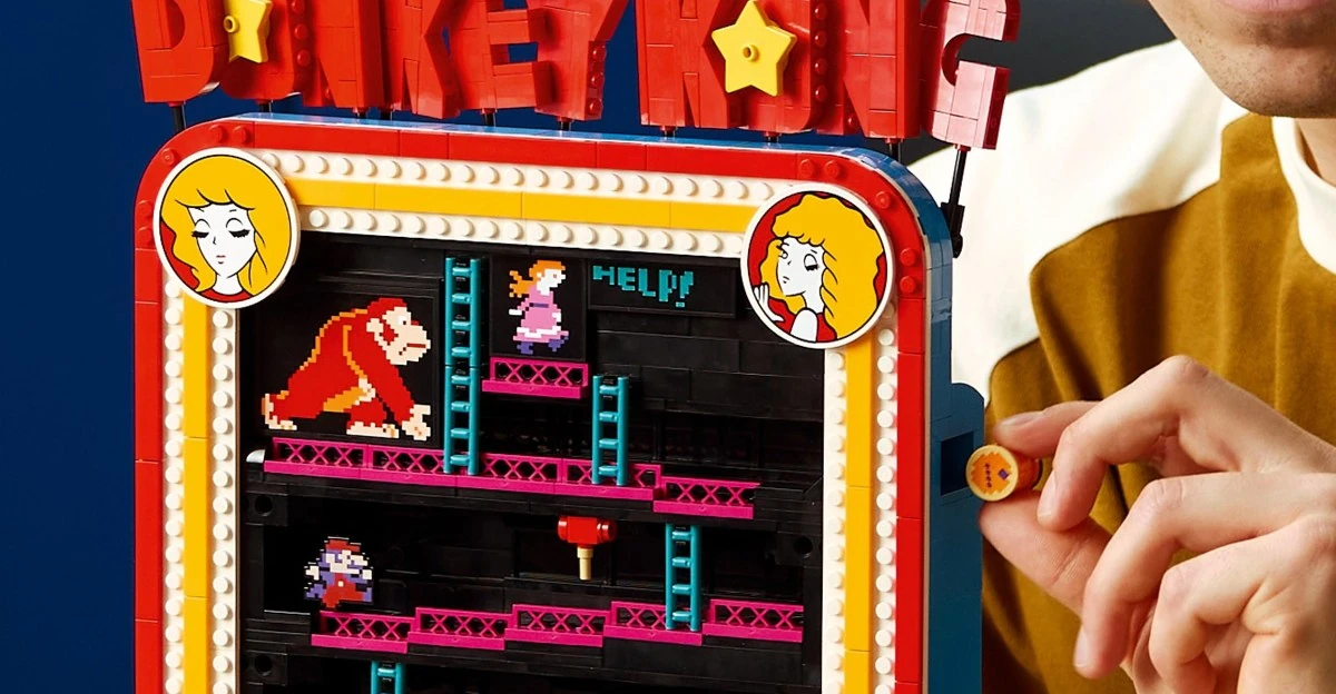 Lego’s Donkey Kong arcade machine lets Mario jump endless barrels — Miyamoto is reportedly happy