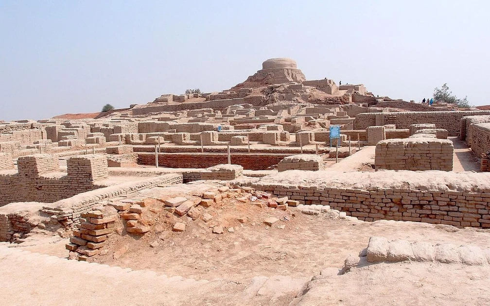4K years ago, Mohenjo-daro grew more equal over time