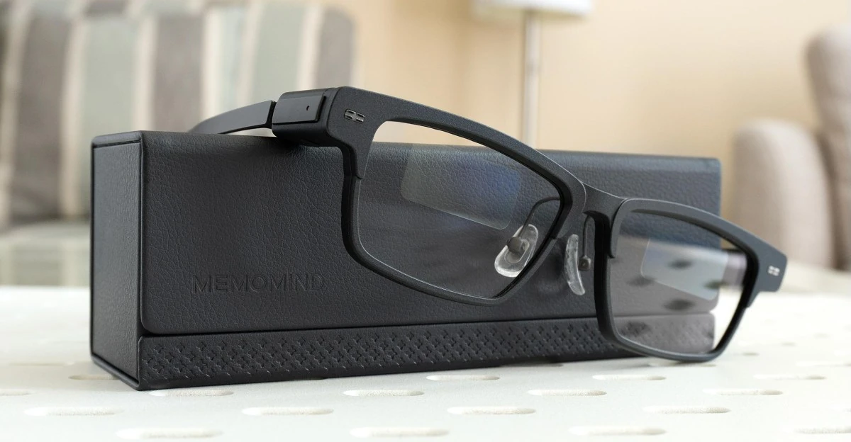 These camera-free smart glasses made me feel like Tony Stark
