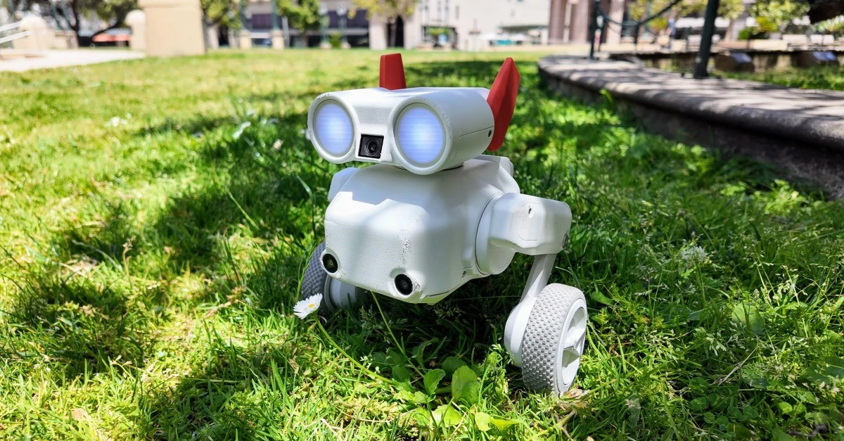 This jumping $800 robot camera dog filled me with joy