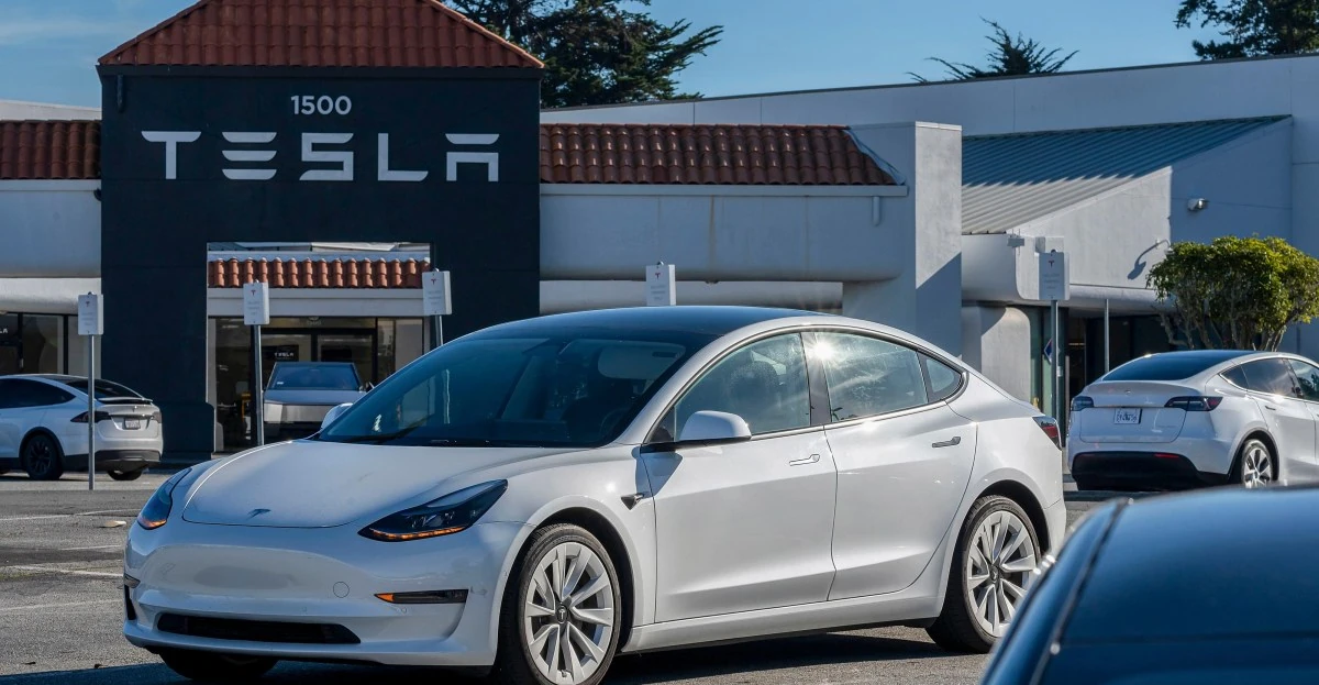 Tesla driver in fatal Texas crash overrode FSD by pressing accelerator ‘100 percent,’ investigators confirm