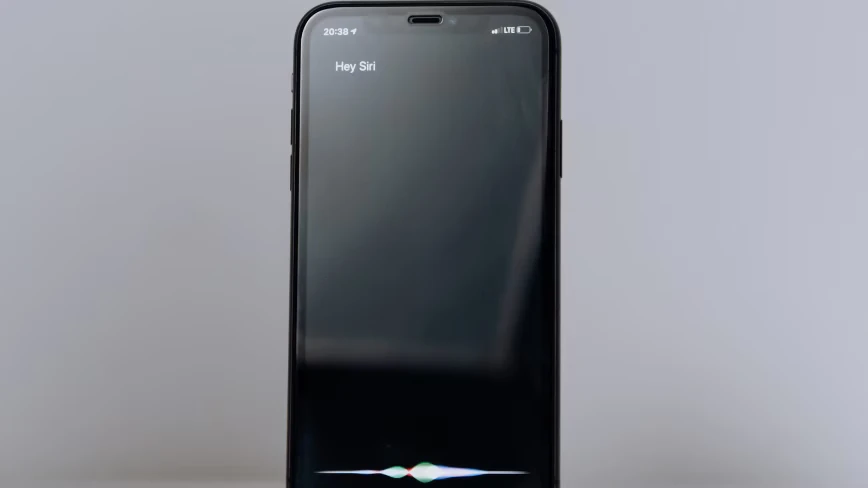 Apple’s Siri app in iOS 27 will auto-delete your chats. It may also launch as a beta, again.