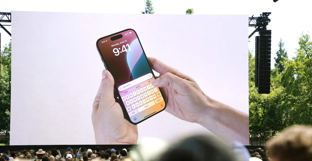 Here comes new Siri again