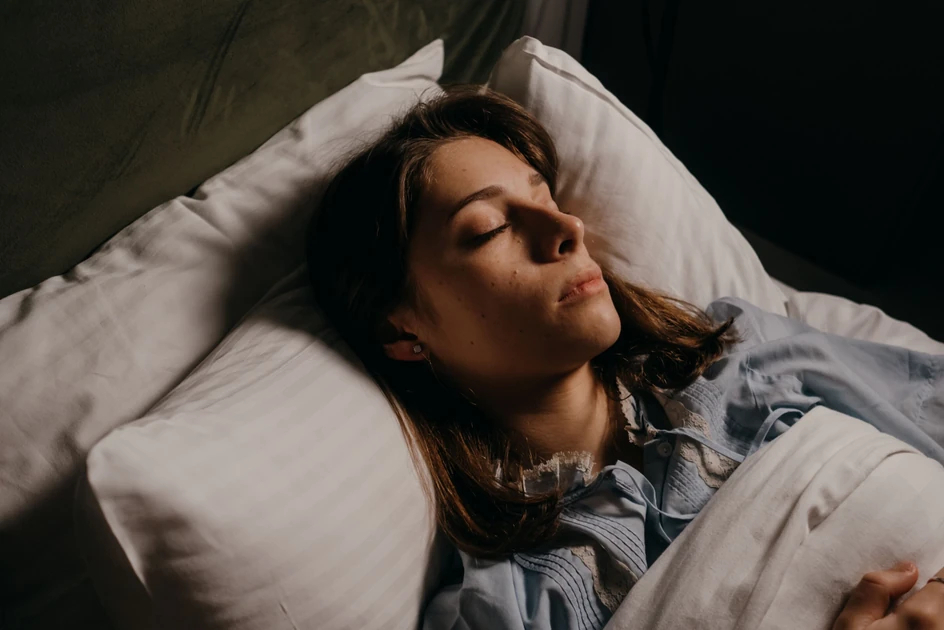 Brain turns listening inward during REM sleep, EEG recordings suggest