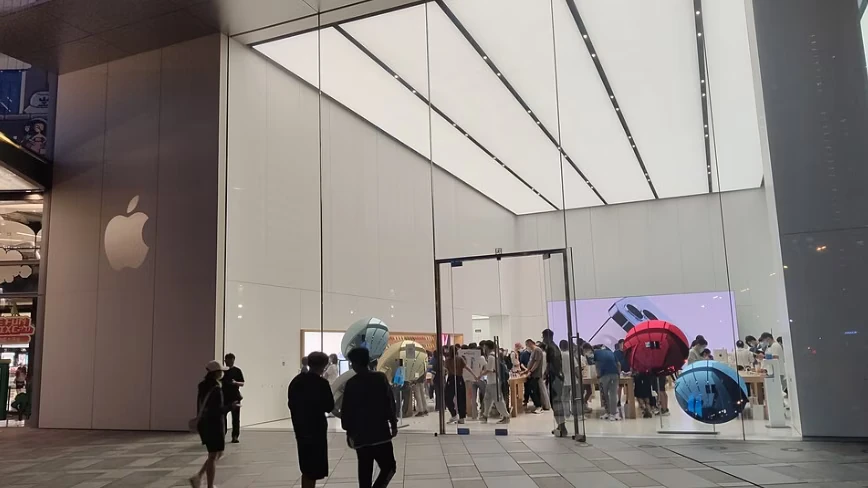 Apple targets WWDC 2027 for smart glasses but is still deciding on the camera question