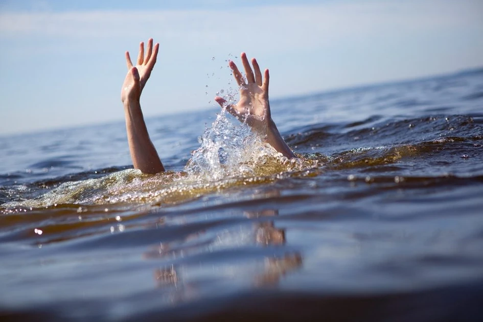 Drowning Doesn't Look Like Drowning (2021)