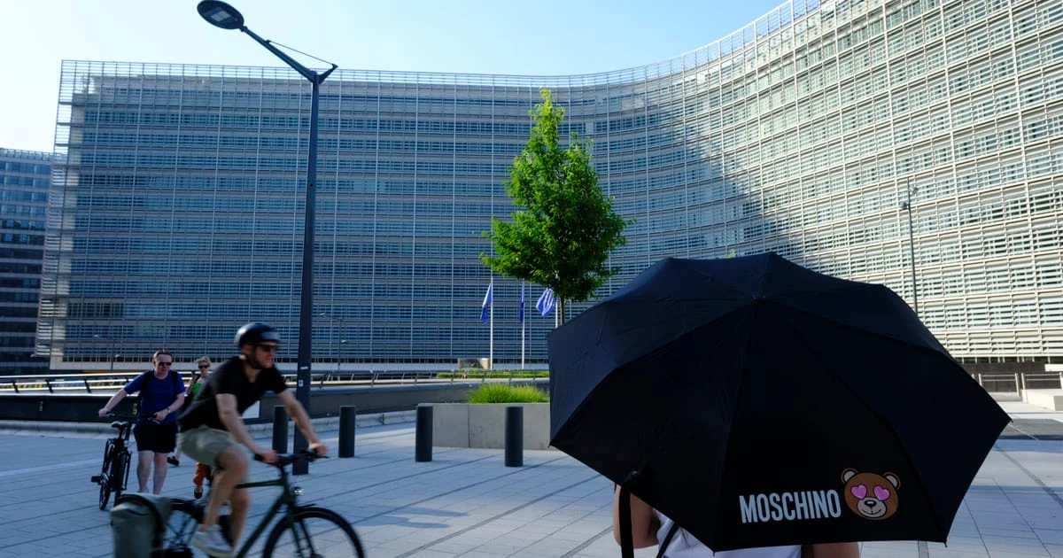 EU commissioners shut down air conditioning for employees, leave theirs on