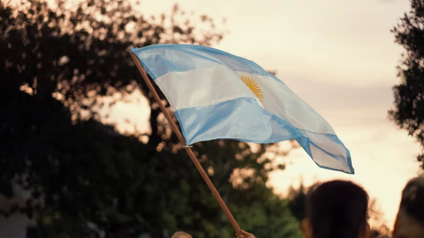 Argentina’s AI-run companies plan still can’t do without humans