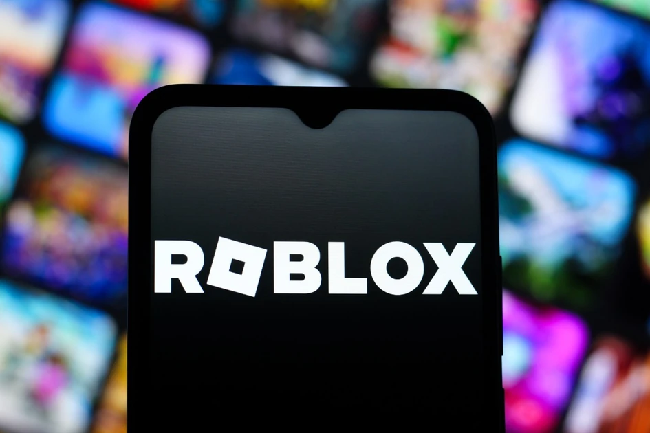 Roblox launches real-time AI chat rephrasing to filter out banned language | TechCrunch