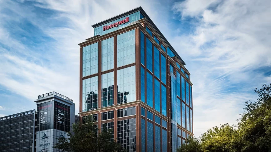 Honeywell lifts 2026 profit guidance after one-for-two reverse split