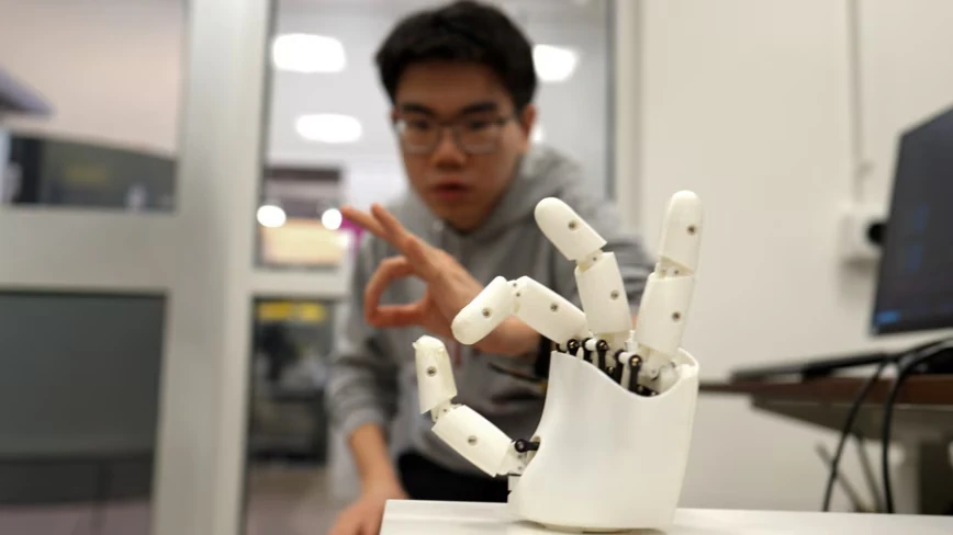 MIT’s ultrasound wristband tracks every finger movement and lets you control a robot hand in real time