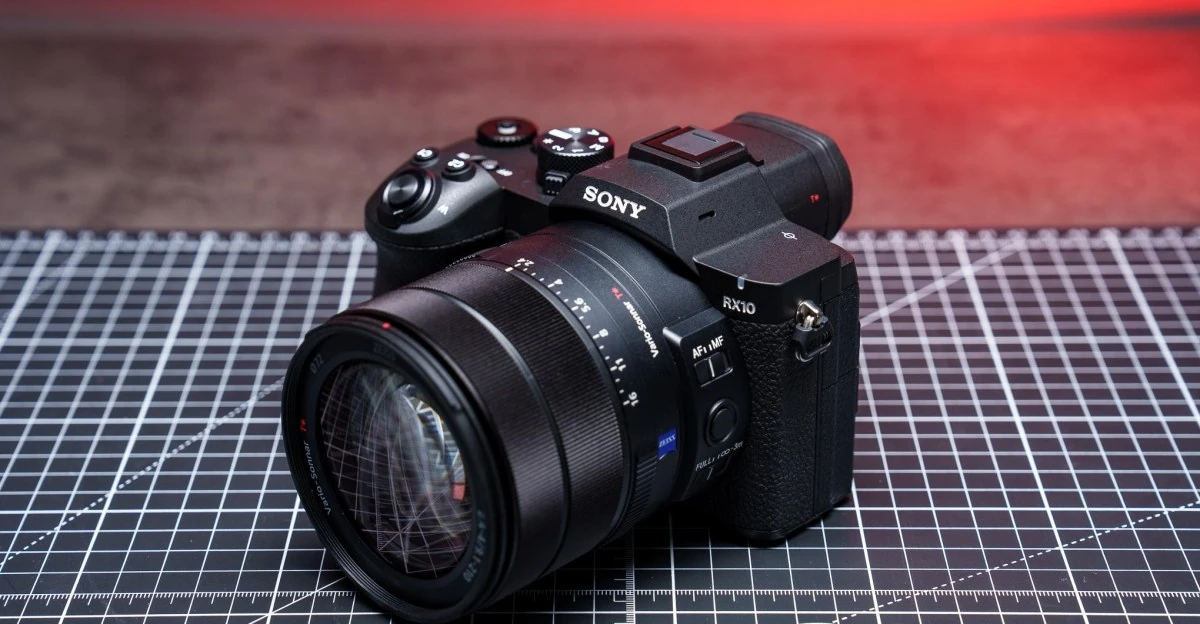 Sony brings back the superzoom RX10 with a stacked sensor and a high price
