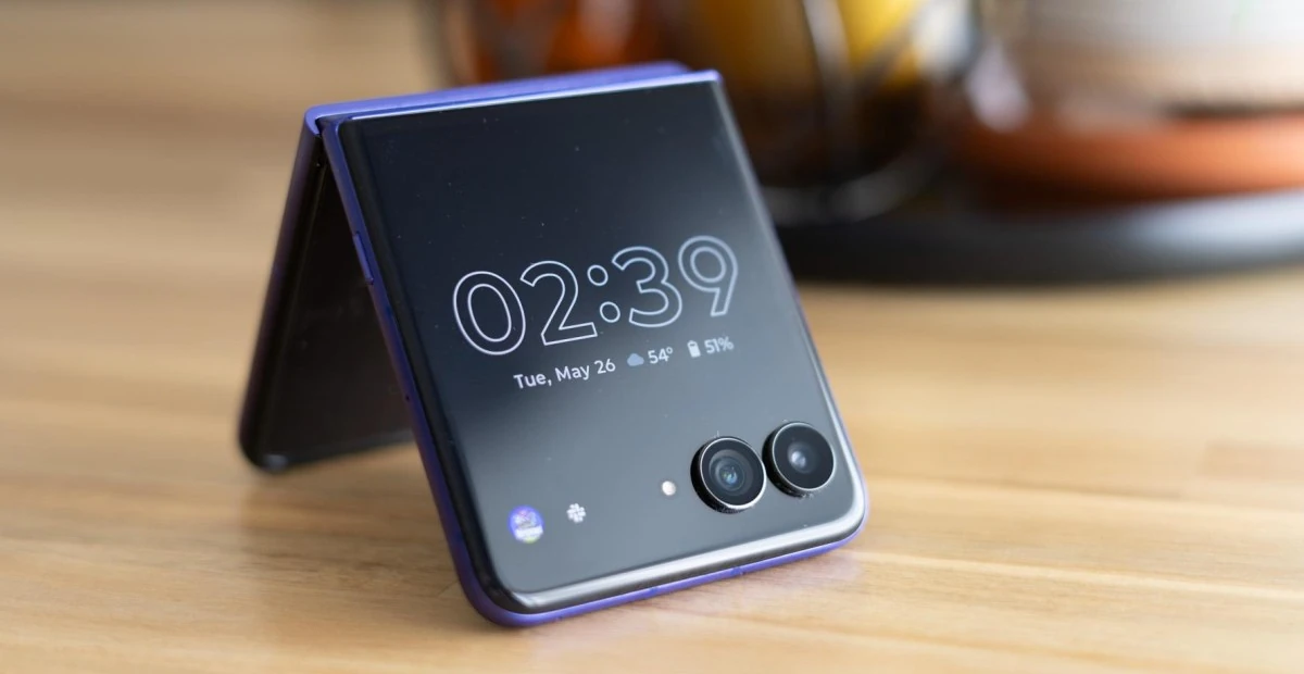 De-Googled GrapheneOS is coming to Motorola’s foldables next year