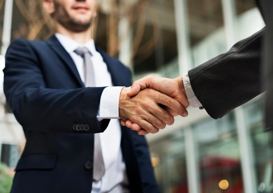 7-Step Checklist to Go From Business Idea to First Paying Customer | Ember Template
