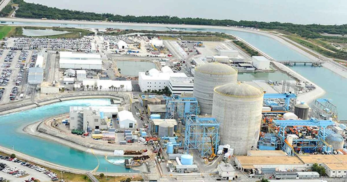 St Lucie Nuclear Reactor Unit 1 manually shutdown, 3 control rods drop into core