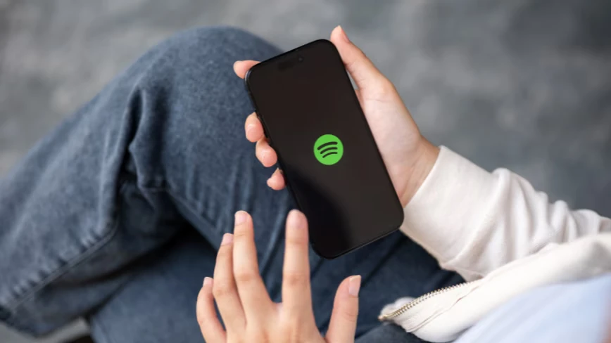 Spotify is licensing live concert video and reserving tickets for superfans