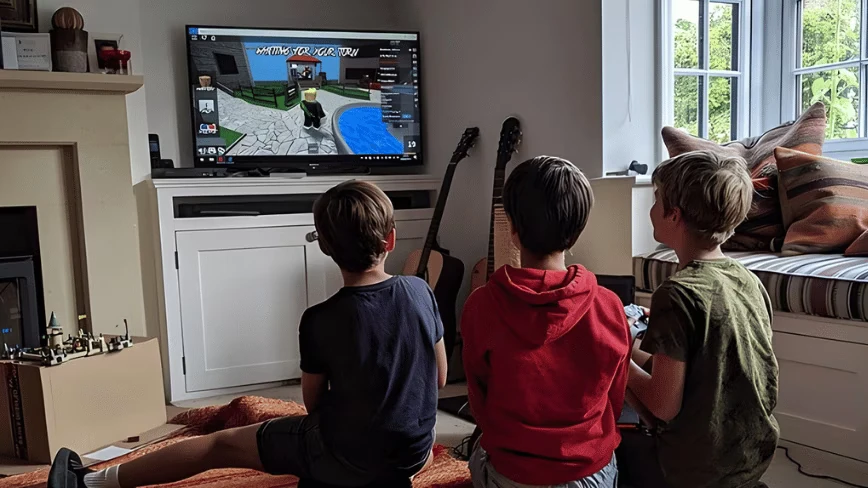 Russia unbans Roblox after 63,000 children wrote letters of complaint, half saying they wanted to leave the country