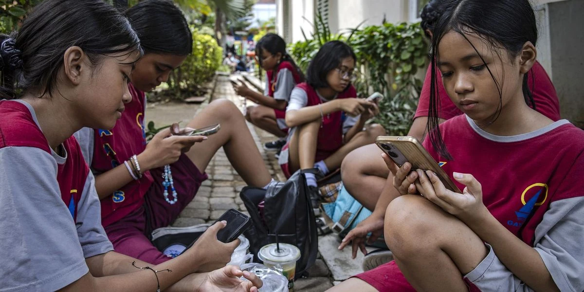 Countries Seek to Curb Social Media Addiction for Kids