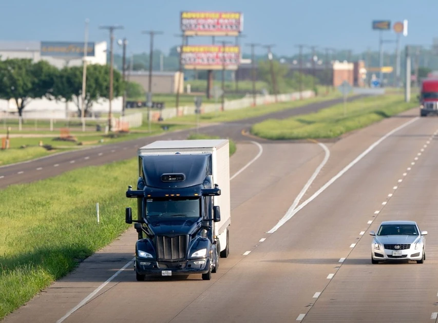 Aurora’s driverless trucks can now travel farther distances faster than human drivers | TechCrunch
